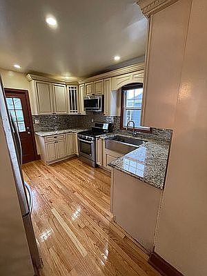 2nd image of 175 Bedford Ave #1