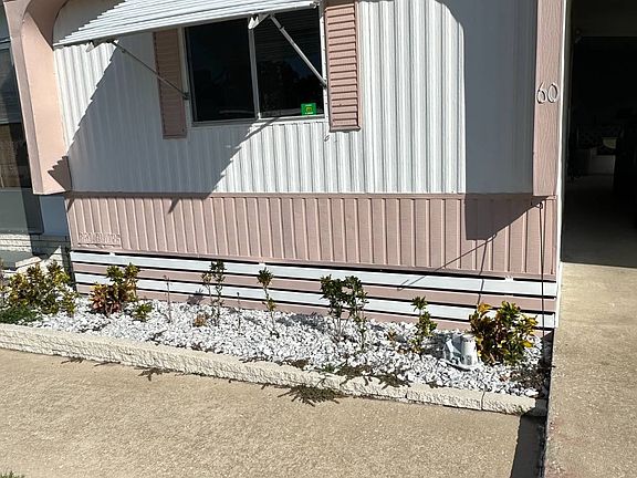 3rd image of 60 Juniper Dr E
