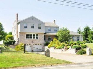 1768 Hassam Rd, Coraopolis, PA 15108