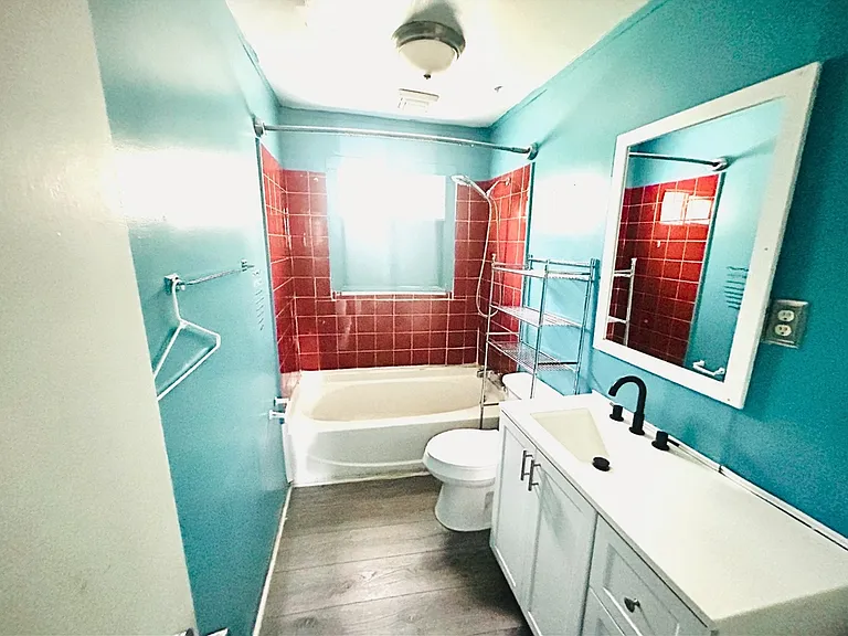 1010 Porter St — Photo 3