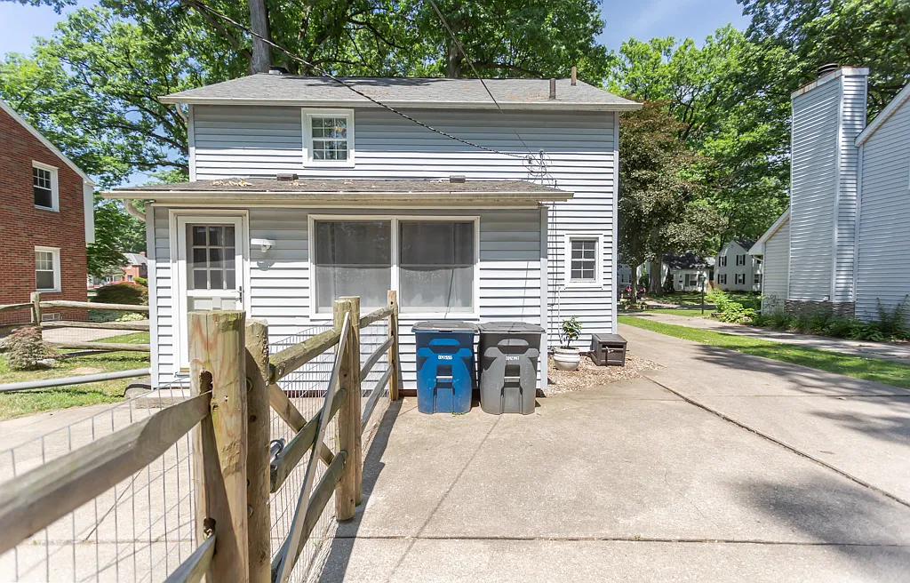 3 bed, 1378 sqft, $2,400 — Photo 4