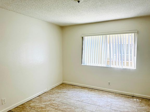 5th image of 4830 Canoga St #B