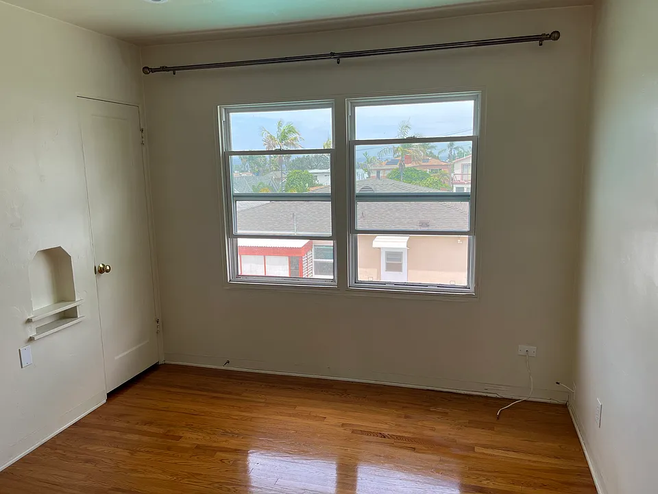 4625-31 Santa Monica Ave #1