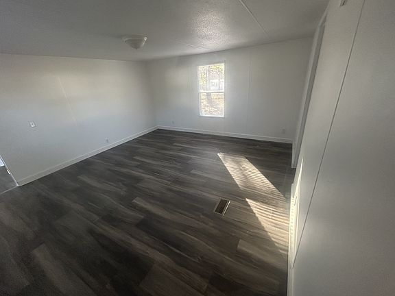 4th image of 305 Belle Oaks Dr W