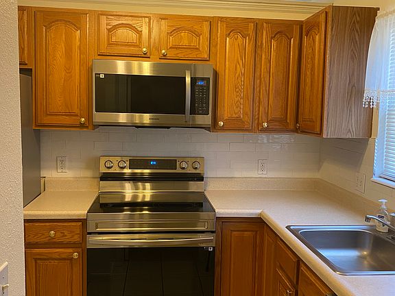 5th image of 413 Moore St #A