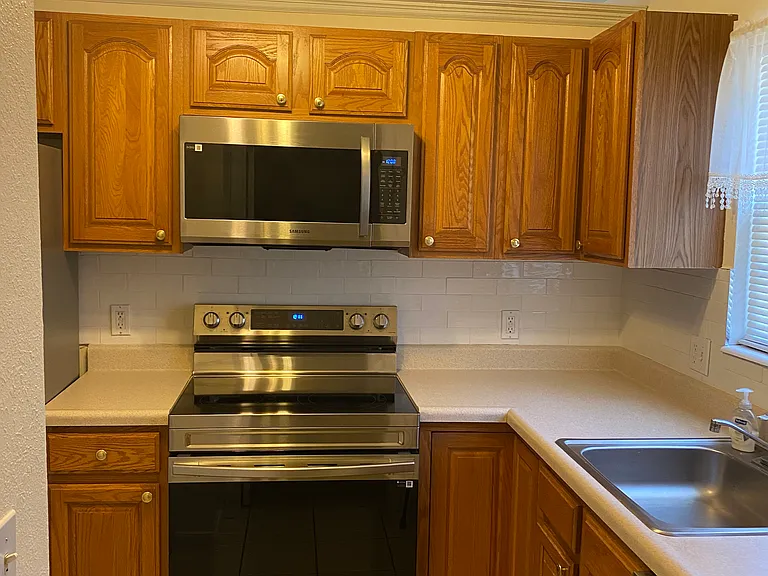413 Moore St #A — Photo 5