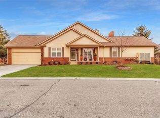 39836 Eagle Trace Dr, Northville, MI
