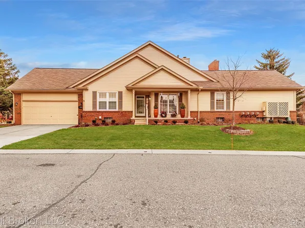 39836 Eagle Trace Dr, Northville, MI 48168