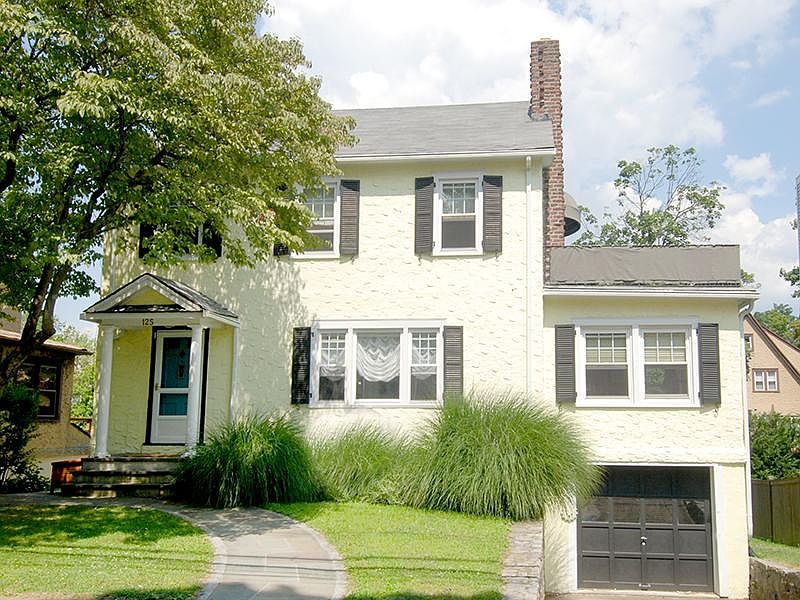 Charming Side Colonial