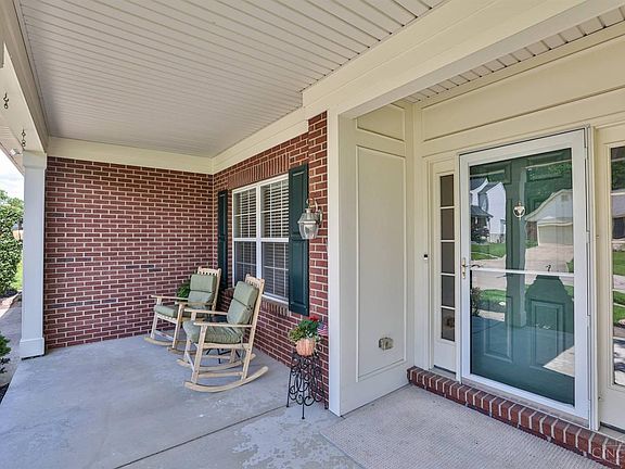 4th image of 611 Wood Bluff Ln