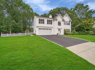 49 Timber Ridge Dr, Coram, NY 11727