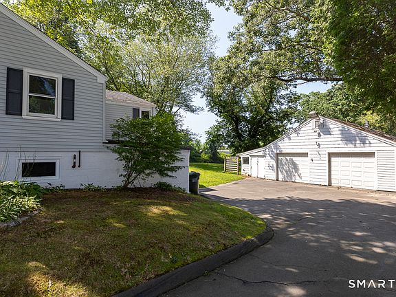 5th image of 35 School House Road