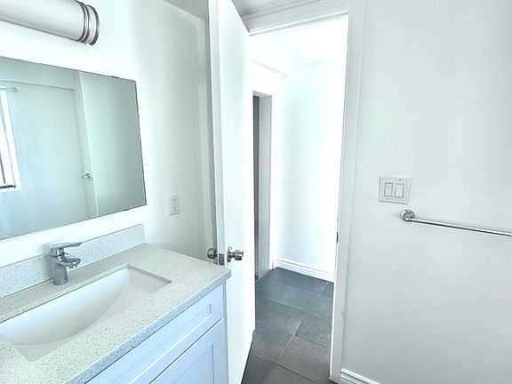 4th image of 101 S Cordova St #7