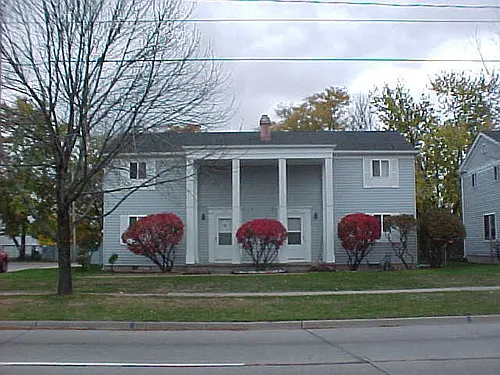 1323 W Lake Lansing Rd Photo 1