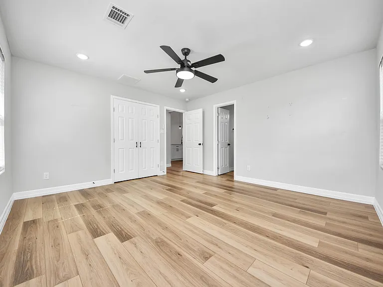 7605 Avenue C — Photo 37
