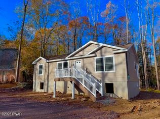 71 Underwood Ln, Lake Ariel, PA 18436