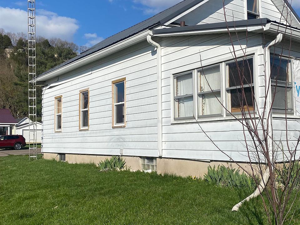 1st image of 222 W Dewey St