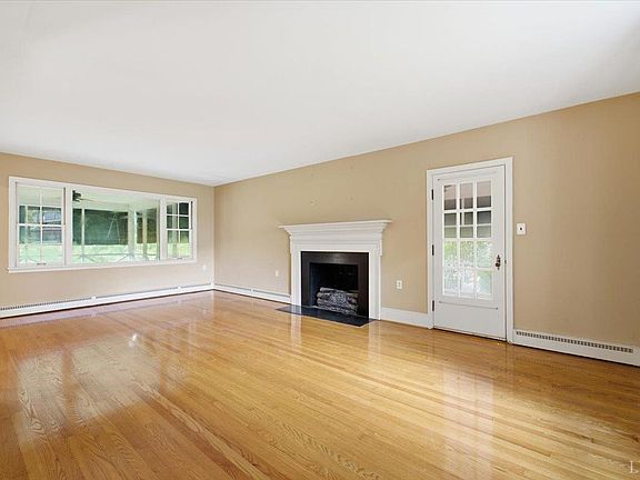 5th image of 305 Myrtle Ln