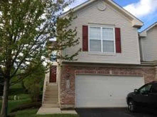 896 Riding Ln, St Charles, IL 60174