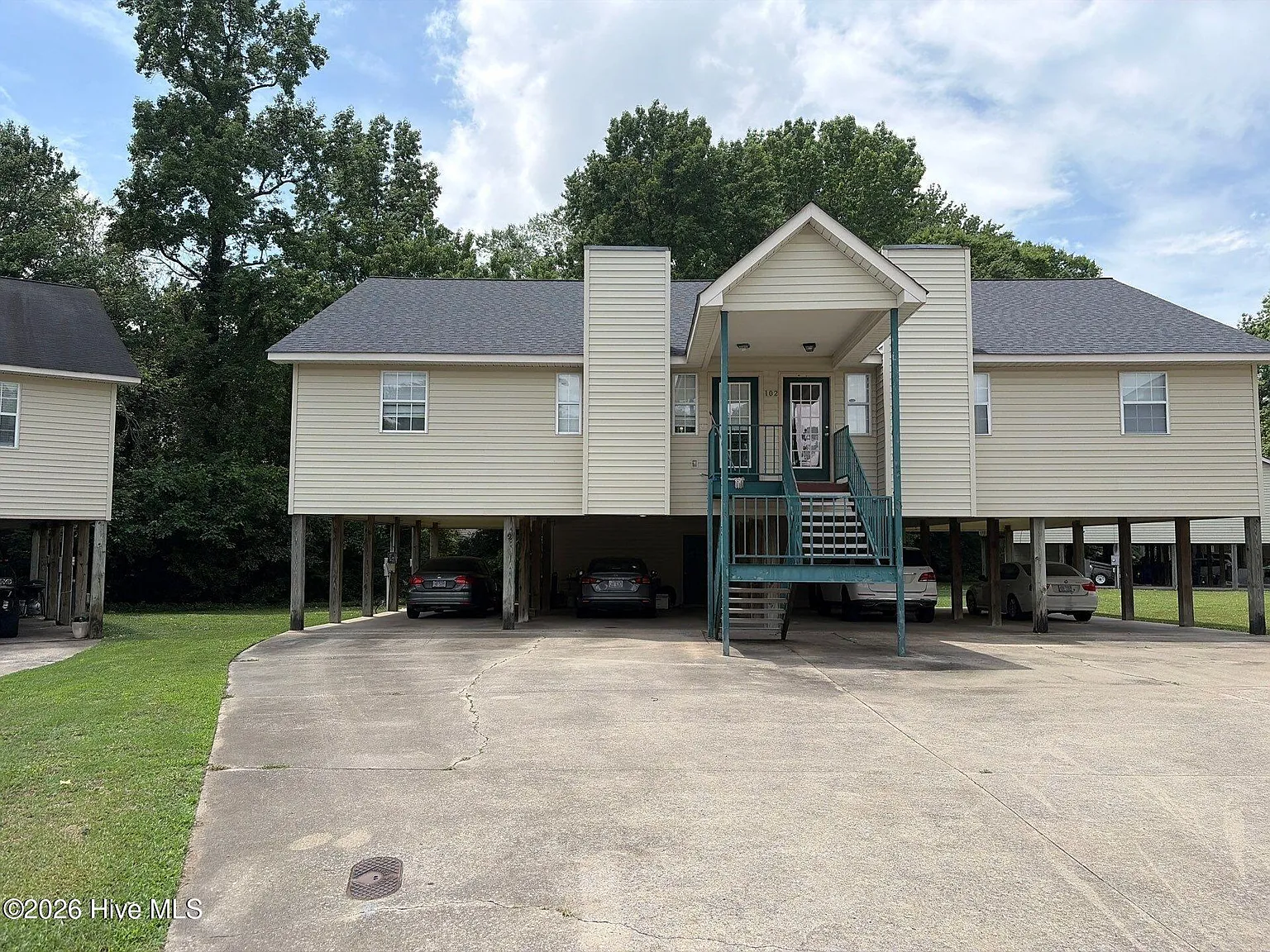 3 bed, 2.0 bath, 1300 sqft, $1,500 — Photo 1