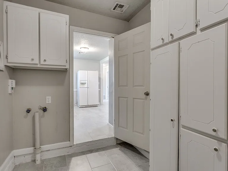641 SW 15th St — Photo 23