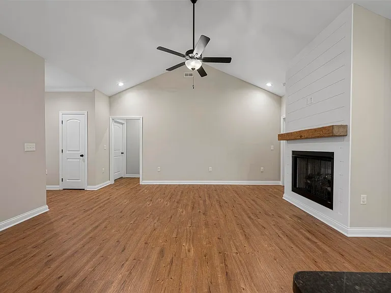 821 Poplar Log Dr — Photo 4