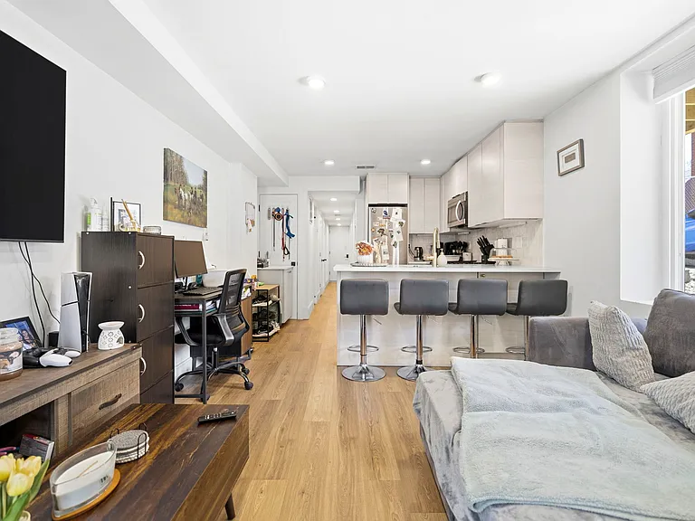92 Chelsea St #1 — Photo 4
