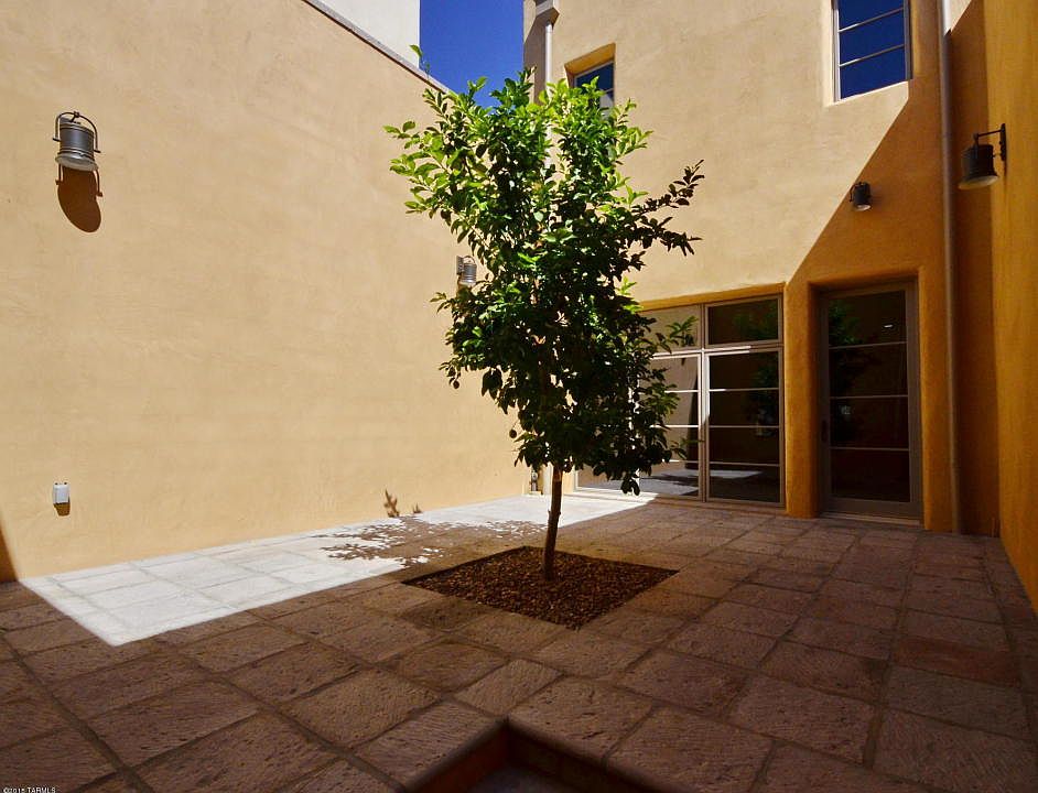 1st image of 225 S Avenida Del Palo Fierro
