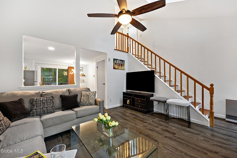 4th image of 20 Wake Robin Road