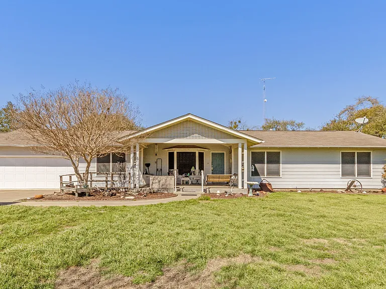 4269 Wilcox Ln — Photo 35