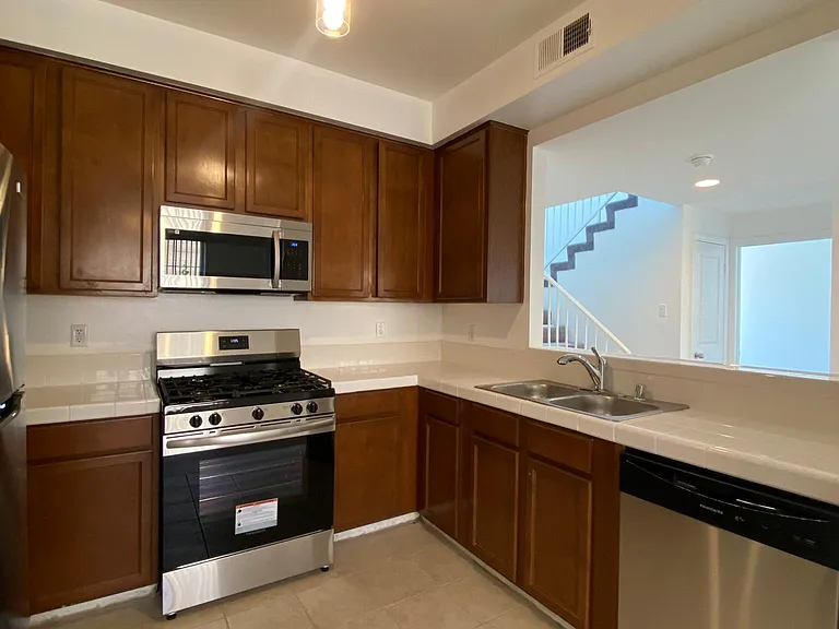 9731 Vesper Ave #9 — Photo 9