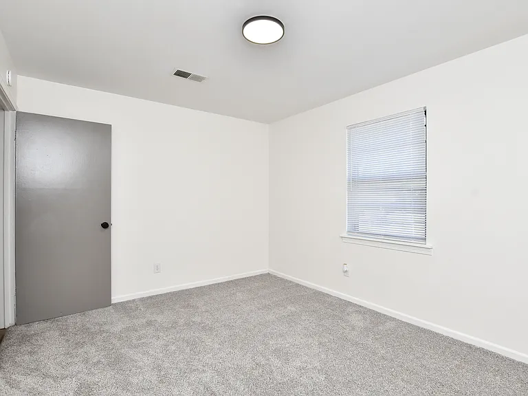 Room 1 (1) Room 1 (1)