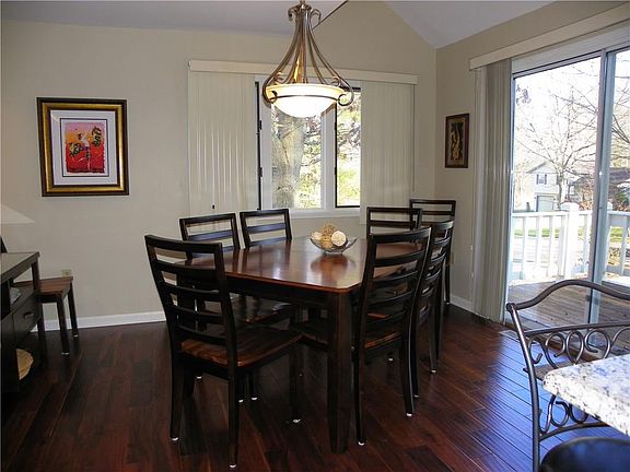 5th image of 20 Elm Ln #D5