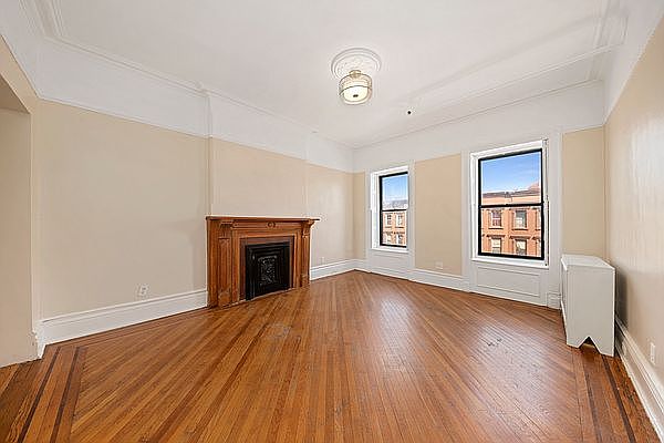 1st image of 244 Jefferson Ave #3