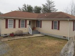 60 Blackberry Ln, Troutville, VA 24175