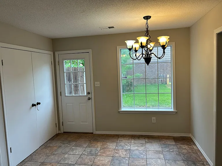 3530 Mayfair Dr — Photo 9