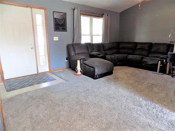 4th image of 18071 Montgomry Ln