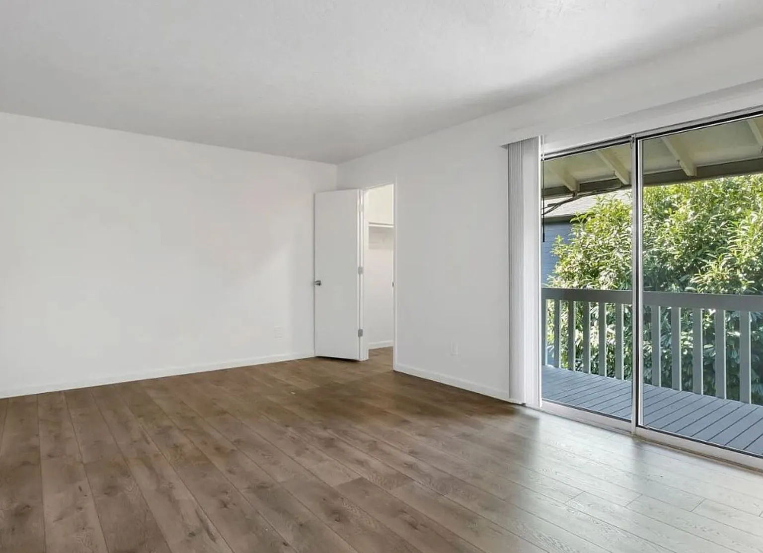 Sheri Hill Apartments - Raleigh Hills with Portland Conveniences — Photo 2