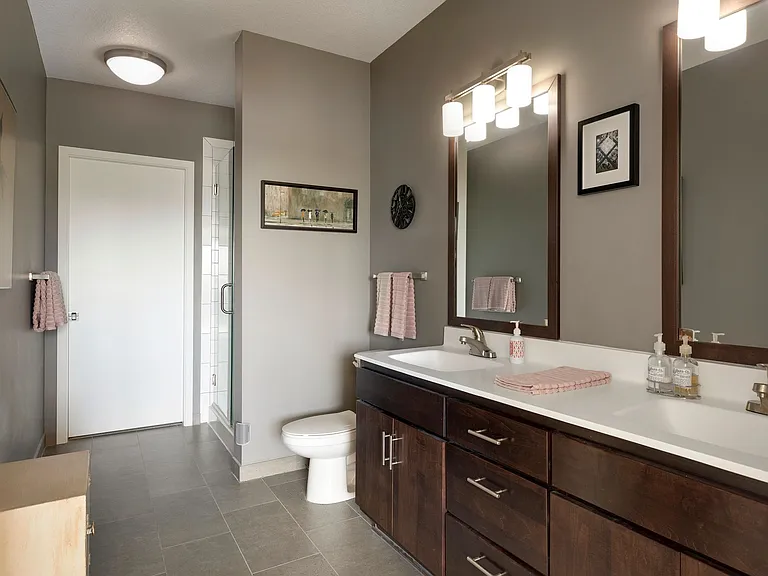 Laguna Apartments — Photo 8