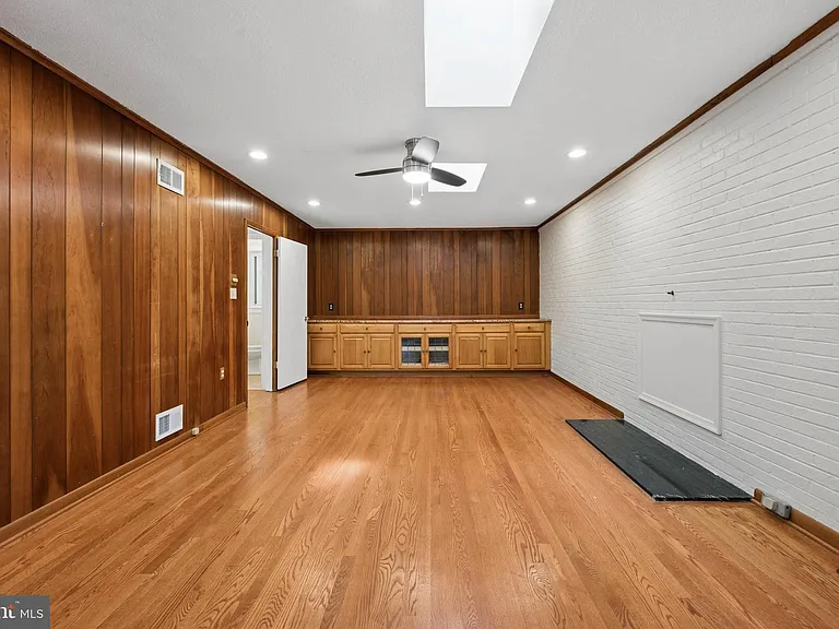 7016 Hopewood St — Photo 28
