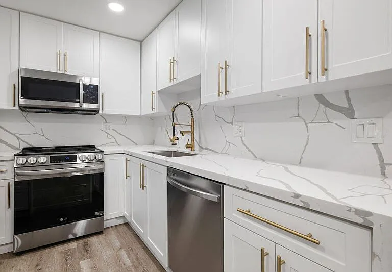 2298 NE 4th Ave — Photo 13