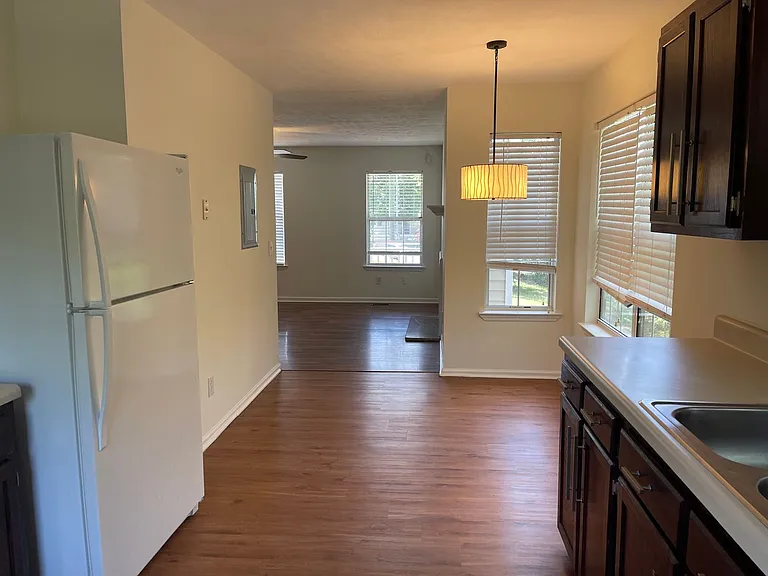 428 Newton Ct — Photo 5
