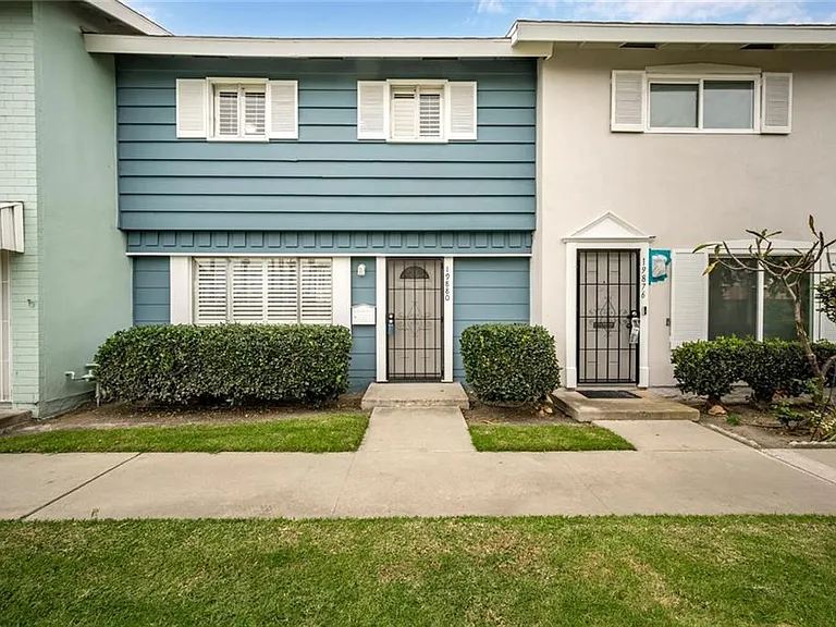 19880 Berkshire Ln — Photo 1
