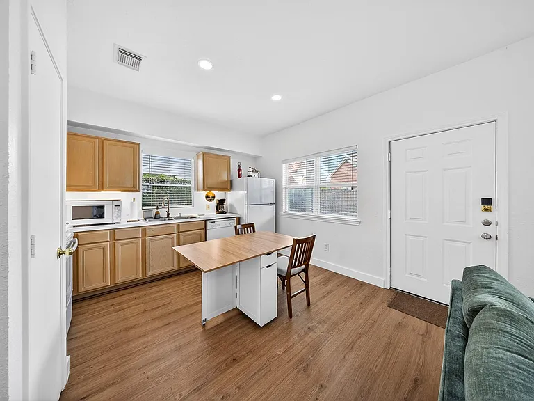 1318 Dennis St — Photo 13