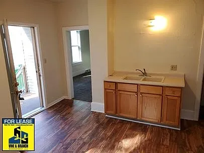 517 S 13th St — Photo 2