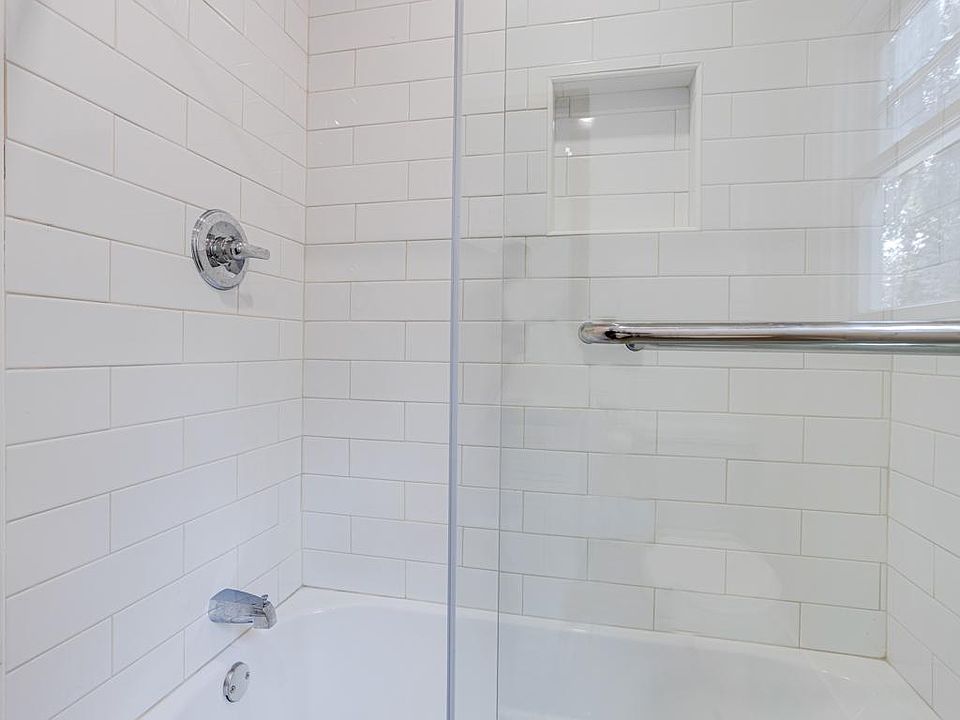 1st image of 2856 Rock Glen Ave