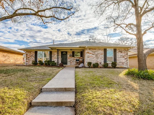 1204 S Delaware St, Irving, TX 75060