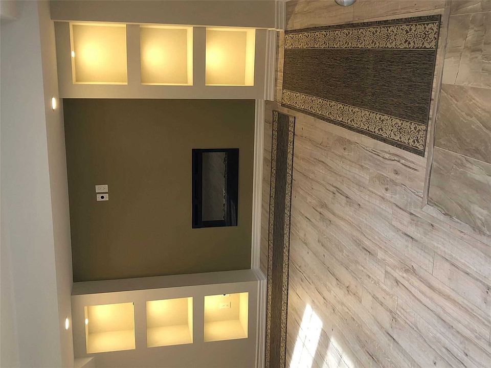 2nd image of 8 Pecan Dr