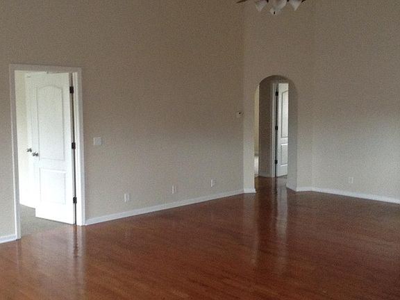 3rd image of 147 Keswick Ct