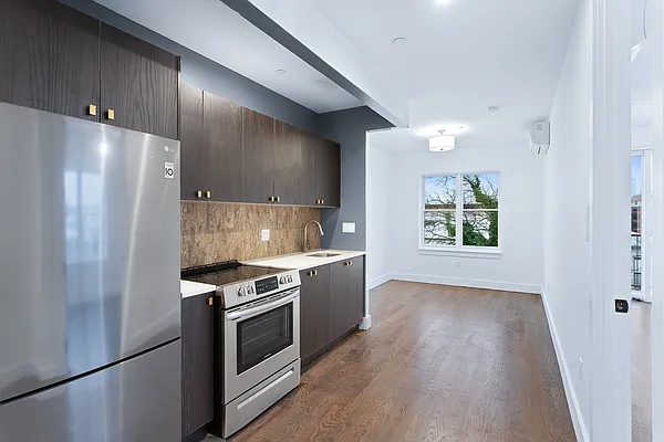 Rented by Safdie Realty Group | media 11